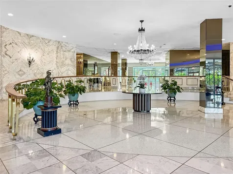 5255 Collins Avenue Miami Beach FL 33140