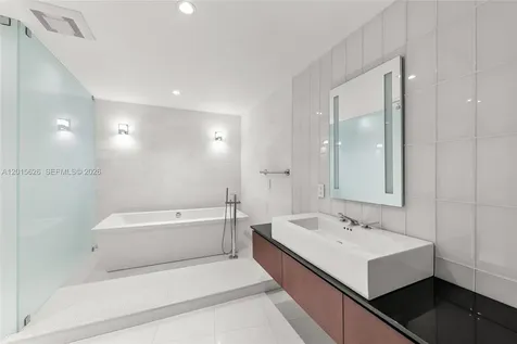 5255 Collins Avenue Miami Beach FL 33140