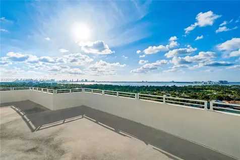 5255 Collins Avenue Miami Beach FL 33140