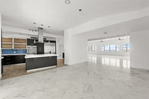 5255 Collins Avenue Miami Beach FL 33140