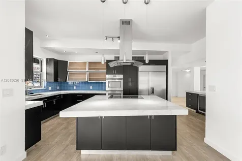 5255 Collins Avenue Miami Beach FL 33140