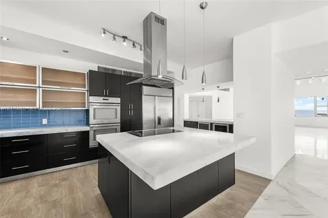 5255 Collins Avenue Miami Beach FL 33140