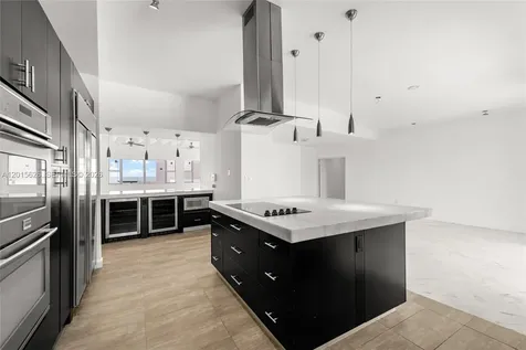 5255 Collins Avenue Miami Beach FL 33140