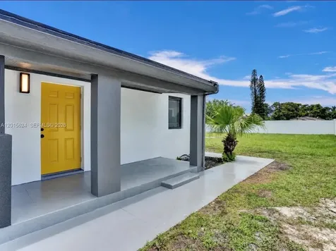 4129 SW 23 Street West Park FL 33023