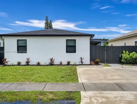 4129 SW 23 Street West Park FL 33023