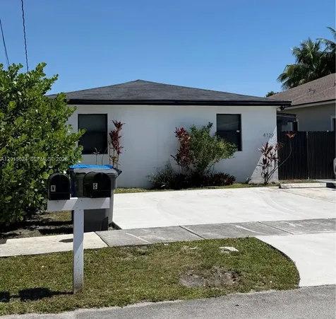 4129 SW 23 Street West Park FL 33023