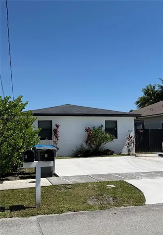 4129 SW 23 Street West Park FL 33023