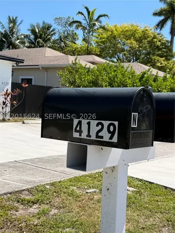 4129 SW 23 Street West Park FL 33023