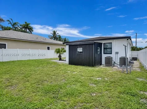 4129 SW 23 Street West Park FL 33023