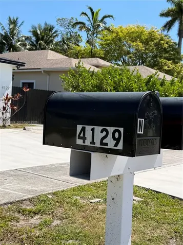 4129 SW 23 Street West Park FL 33023