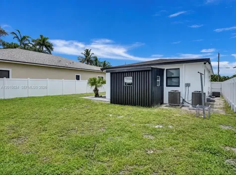 4129 SW 23 Street West Park FL 33023
