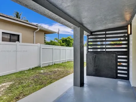 4129 SW 23 Street West Park FL 33023