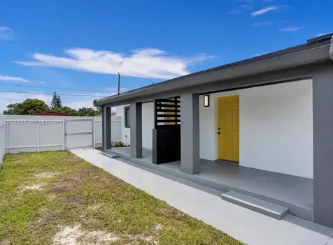 4129 SW 23 Street West Park FL 33023