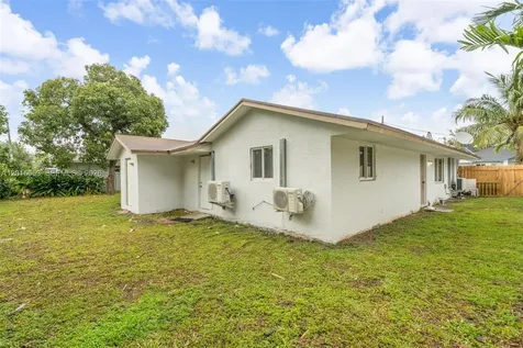 645 NW 15th Avenue Fort Lauderdale FL 33311