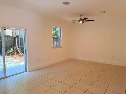 1328 SE 26th Terrace Homestead FL 33035
