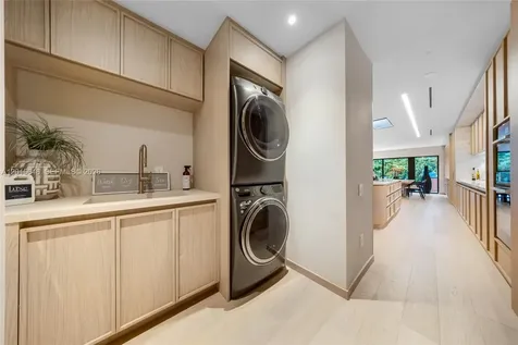 72 W Shore Drive W Miami FL 33133