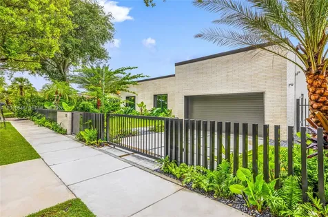 72 W Shore Drive W Miami FL 33133