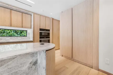 72 W Shore Drive W Miami FL 33133