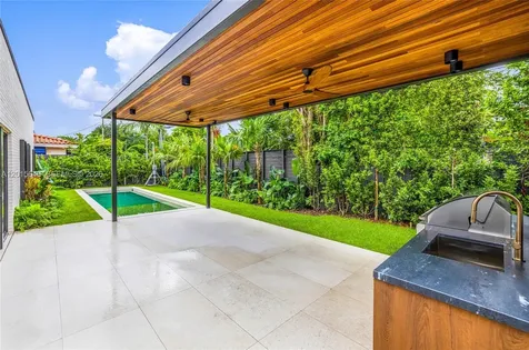 72 W Shore Drive W Miami FL 33133
