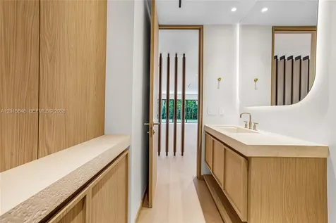 72 W Shore Drive W Miami FL 33133