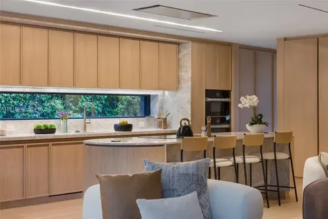 72 W Shore Drive W Miami FL 33133