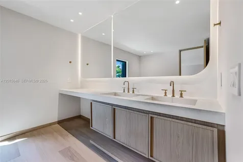 72 W Shore Drive W Miami FL 33133