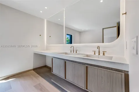 72 W Shore Drive W Miami FL 33133