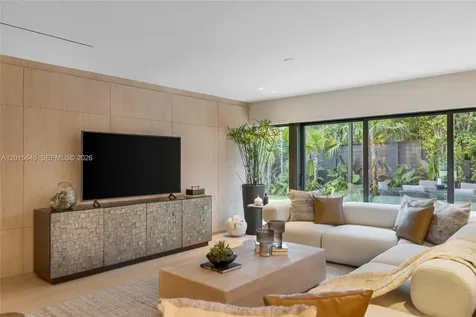 72 W Shore Drive W Miami FL 33133
