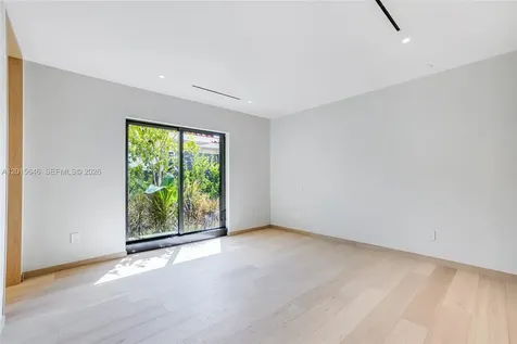 72 W Shore Drive W Miami FL 33133