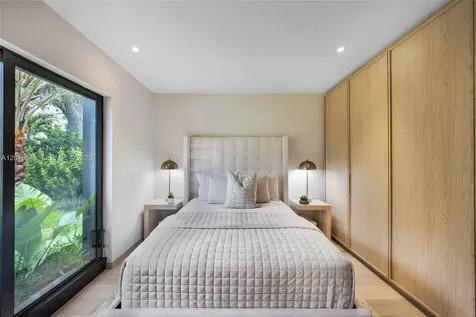 72 W Shore Drive W Miami FL 33133