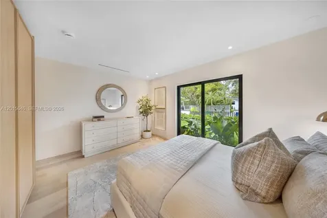 72 W Shore Drive W Miami FL 33133