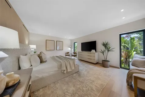 72 W Shore Drive W Miami FL 33133