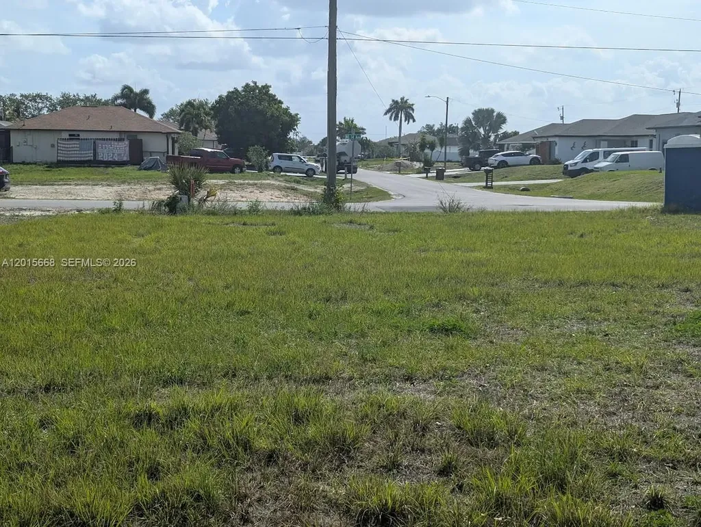 1402 NE 14 Avenue Cape Coral FL 33909