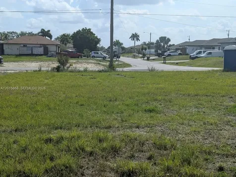 1402 NE 14 Avenue Cape Coral FL 33909