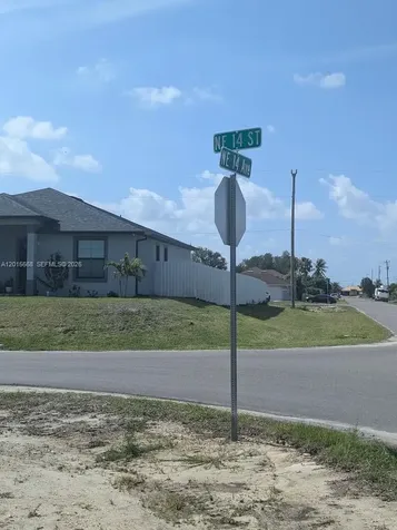 1402 NE 14 Avenue Cape Coral FL 33909
