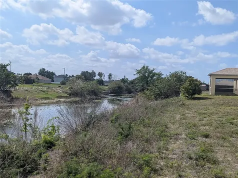 1402 NE 14 Avenue Cape Coral FL 33909