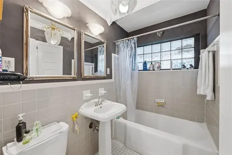 636 NE 17th Terrace Fort Lauderdale FL 33304