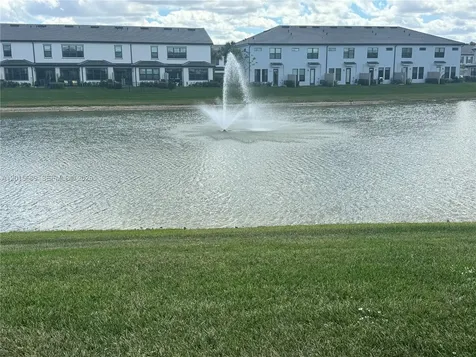 2162 Appleton Circle N Oakland Park FL 33309