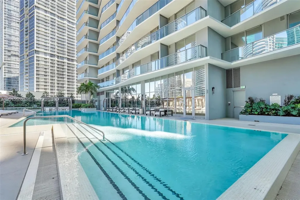 77 SE 5th Street Miami FL 33131