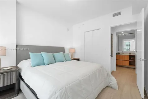 77 SE 5th Street Miami FL 33131
