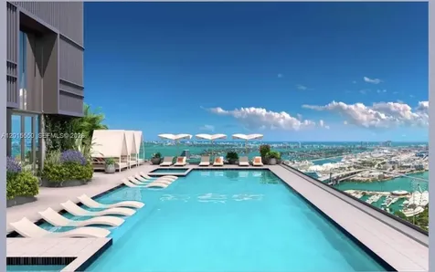 121 NE 5th Street Miami FL 33132