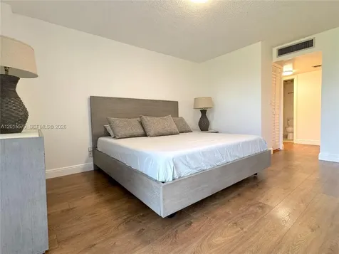 20400 W Country Club Drive Aventura FL 33180