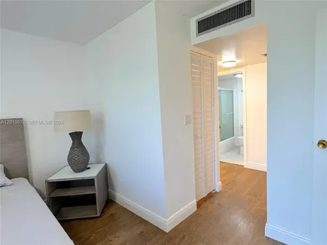 20400 W Country Club Drive Aventura FL 33180