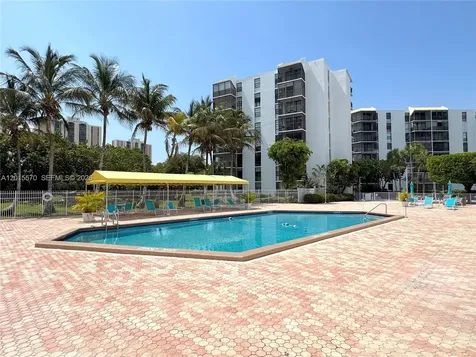 20400 W Country Club Drive Aventura FL 33180
