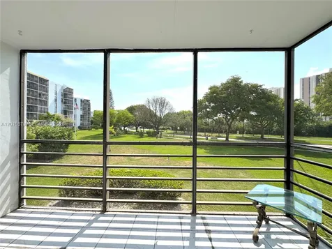 20400 W Country Club Drive Aventura FL 33180