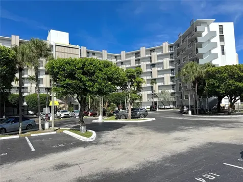 20400 W Country Club Drive Aventura FL 33180
