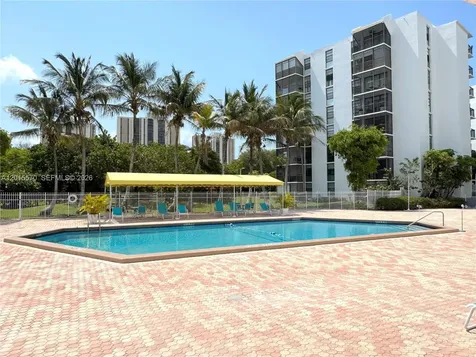 20400 W Country Club Drive Aventura FL 33180