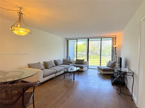 20400 W Country Club Drive Aventura FL 33180