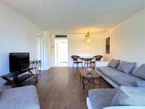 20400 W Country Club Drive Aventura FL 33180