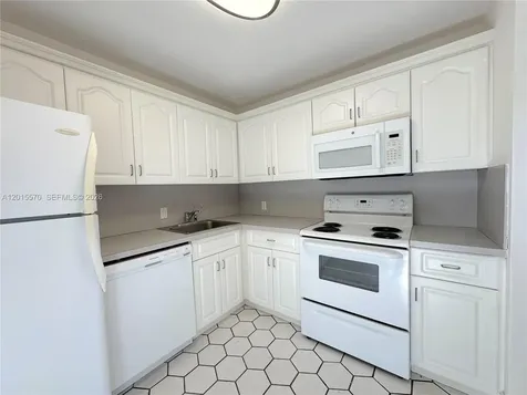 20400 W Country Club Drive Aventura FL 33180